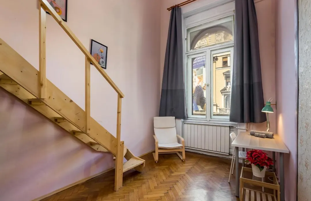 Budapest Three Cats Hostel-1