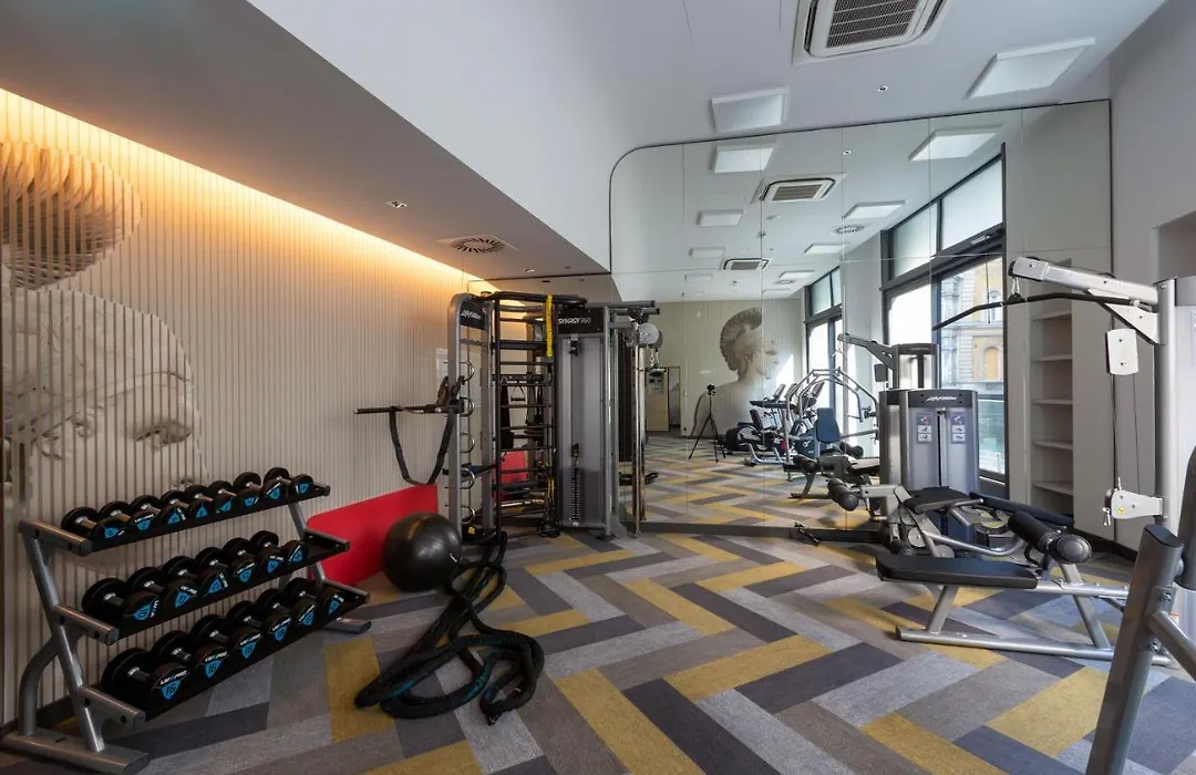 Emerald Luxury Downtown Apartment With Free Sauna & Gym-1