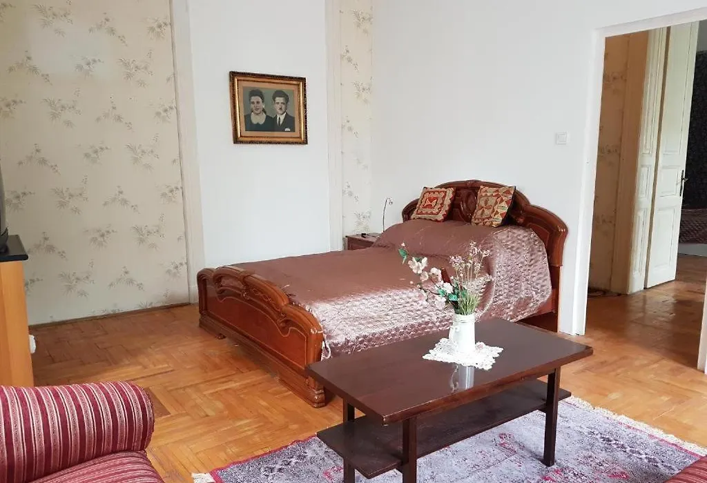 Retro Rooms-1