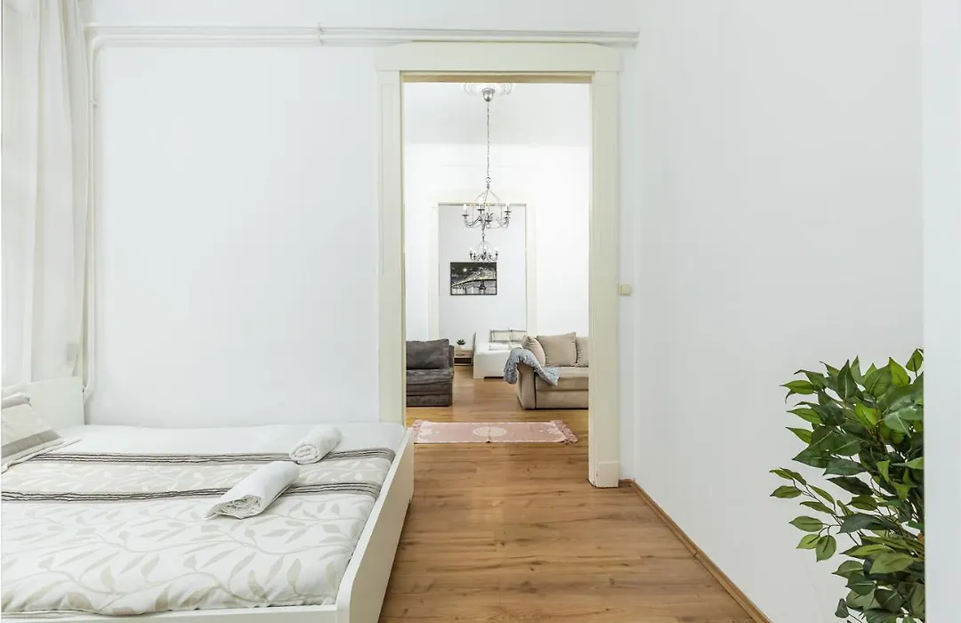 Real Apartments Wesselenyi-1