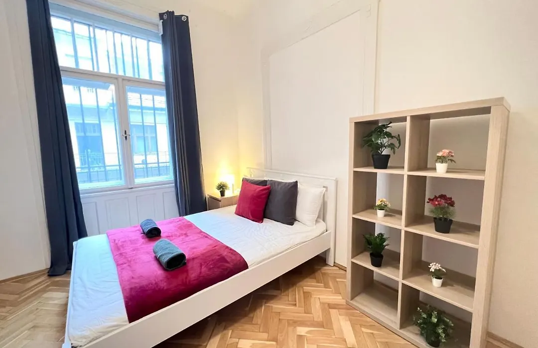 Rakoczi Room Apartment-1