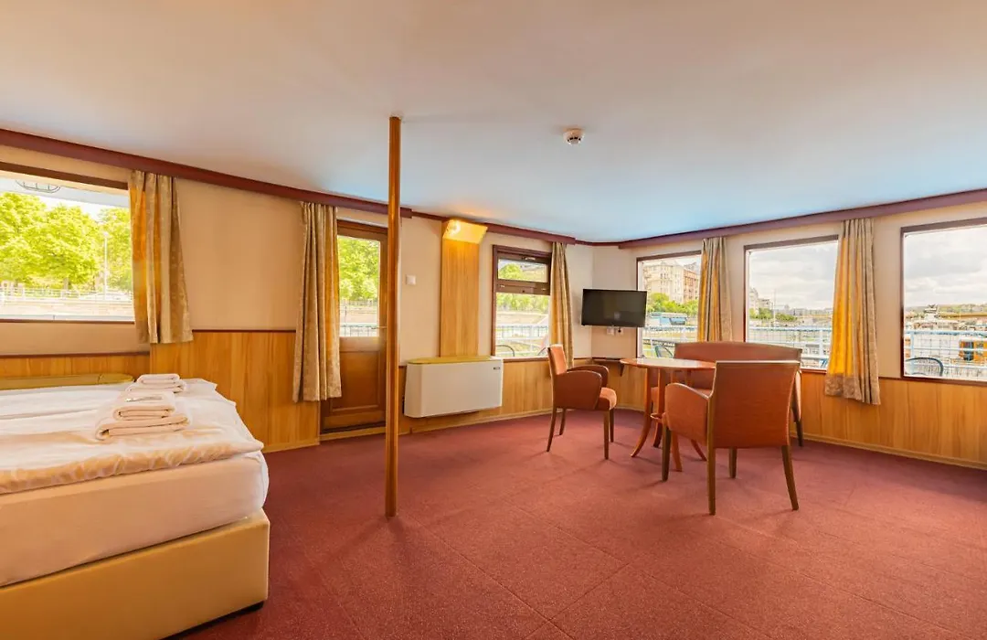 Fortuna Boat Hotel Budapest-1