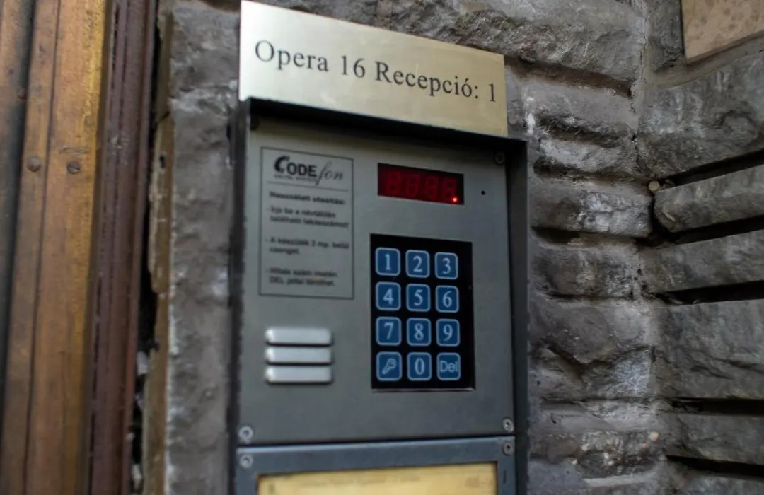 Opera16 Guestrooms-1