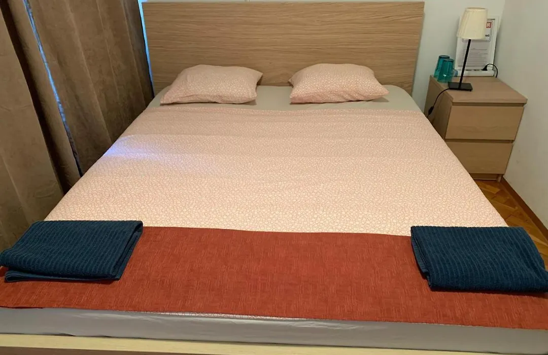 Merry Rooms-1
