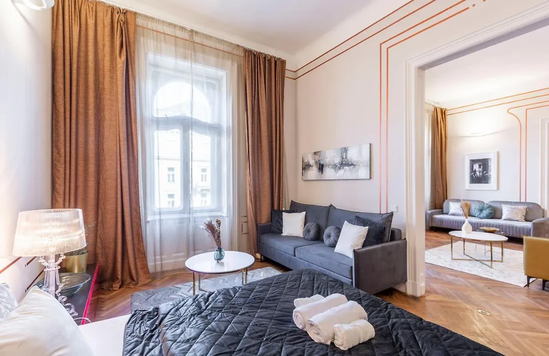Exclusive & Stylish Central Apartment In The Heart Of Budapest-1