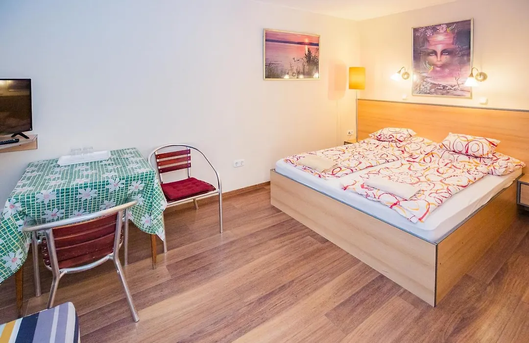 Mohacsi Guesthouse-1