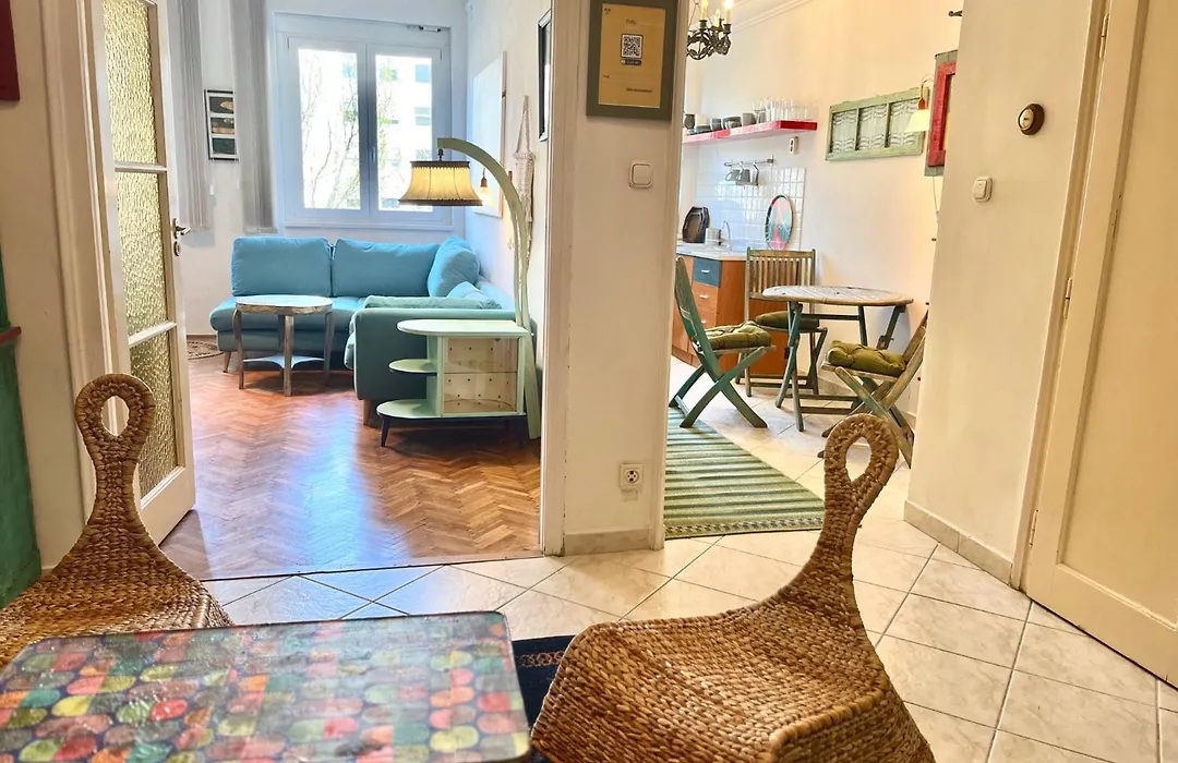 Cosy Art Flat 2-1