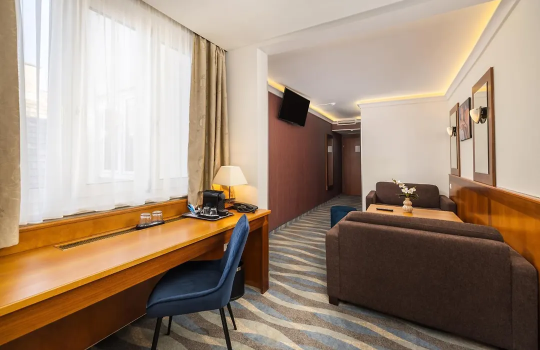 Carlton Hotel Buda Castle-1