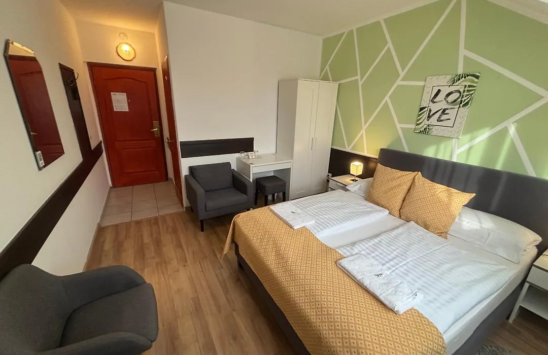 Hotel Gloria Budapest City Center-1