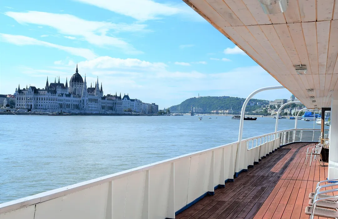 Grand Jules - Boat Hotel-1