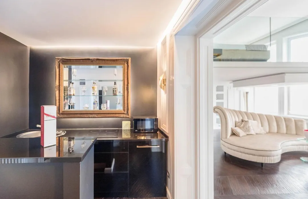 Vip Jacuzzi Suites-1