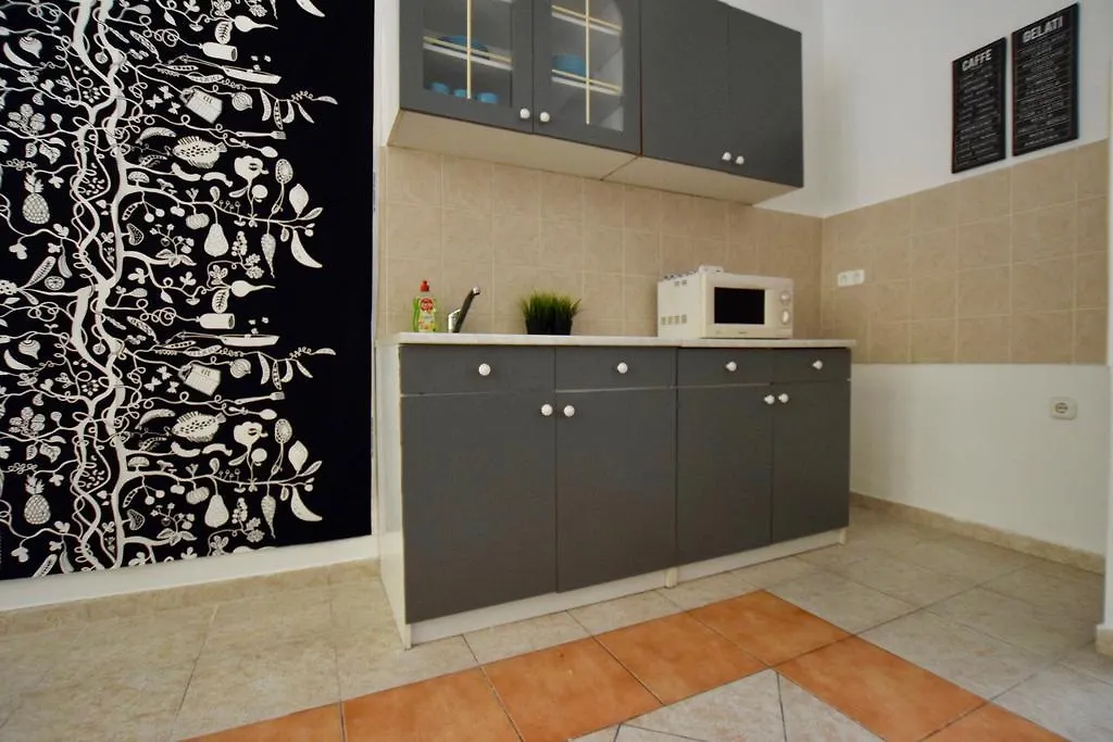 Budget Apartment By Hi5 - Akacfa 4-1