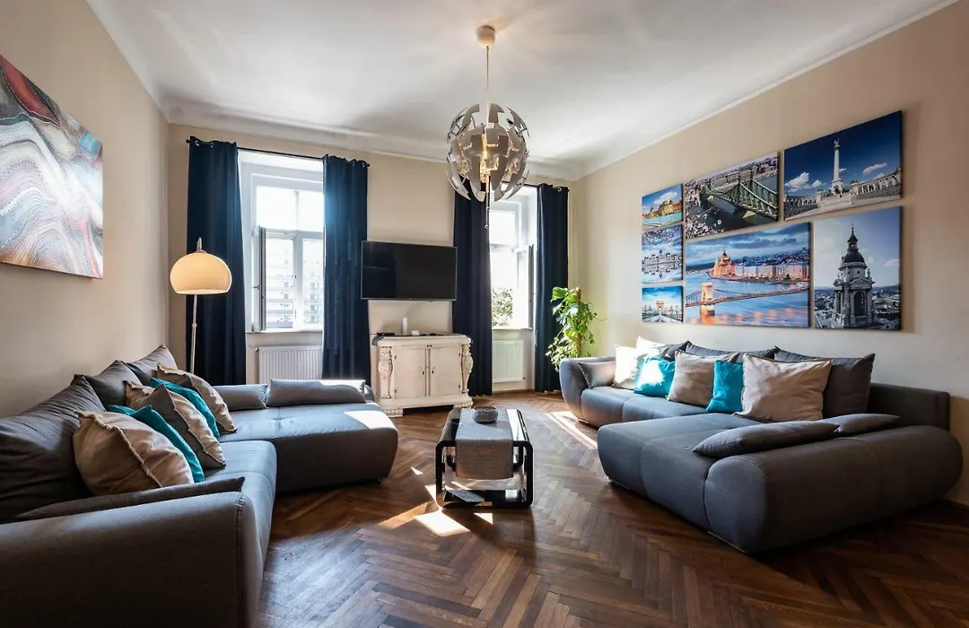 Center,The Rumbach Suite-1