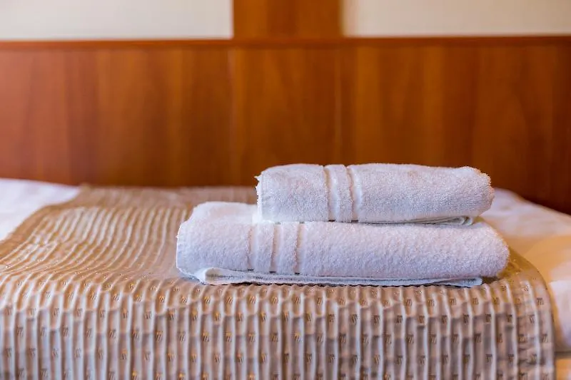 Onriver Hotels - Grand Jules-1