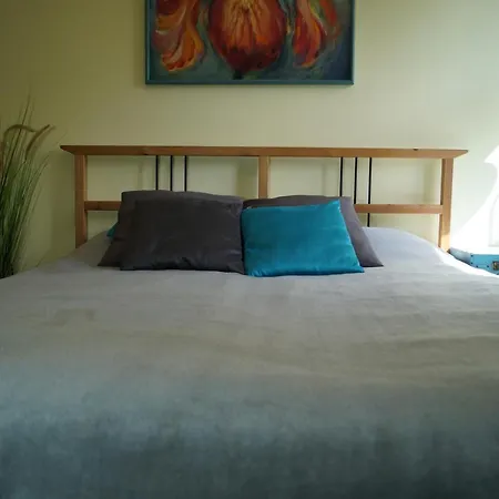 Ria'S Apartment-2