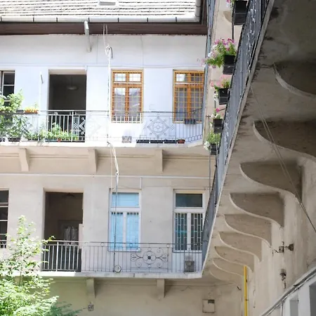 Stylish Studios Apartment In The City Center With Air Conditioning-2