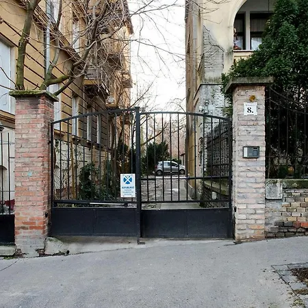 St. Gellert Square - Minilux Apartman-2