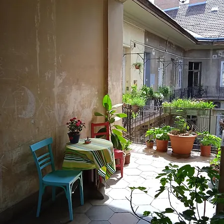 Classical Budapest Apartment In The Old Pest-2