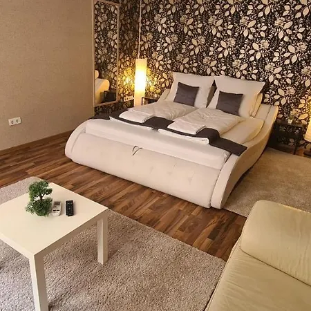 Elegant Apartment In The Hearth Of Budapest-3