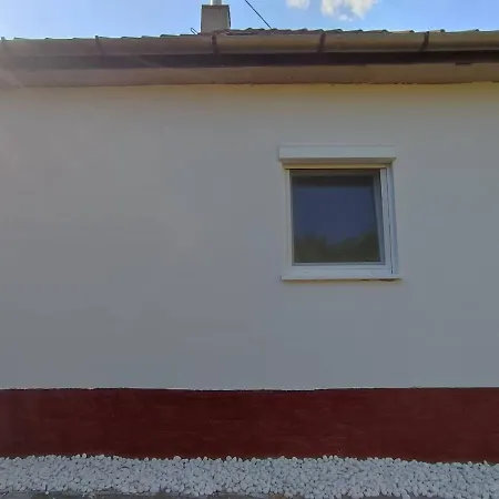 Rakos-Patak Family House Garden & Free Parking-2