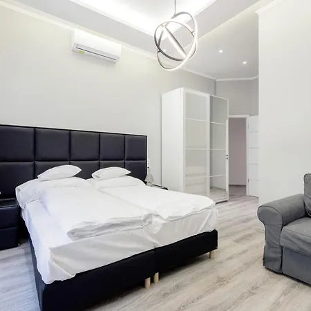 A Golden Star Modern Luxury Apartments And Rooms Budapest-3