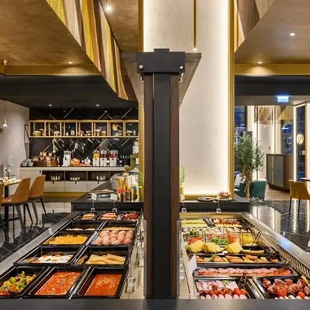 Emerald Luxury Downtown Apartment With Free Sauna & Gym-2