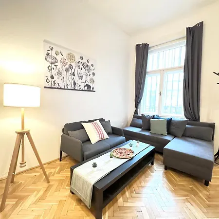 Rakoczi Room Apartment-3