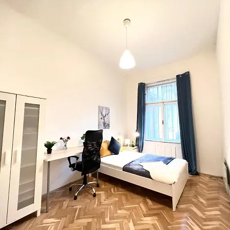 Rakoczi Room Apartment-2