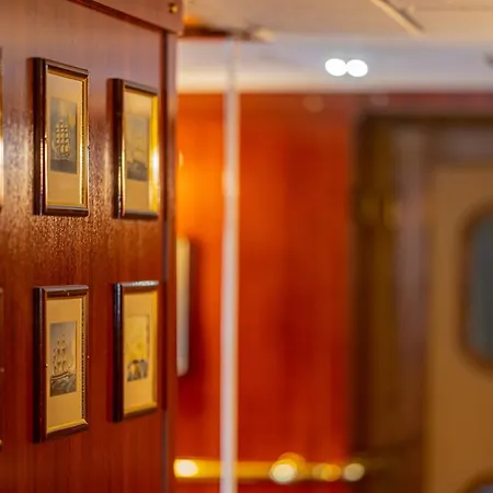 Fortuna Boat Hotel Budapest-2