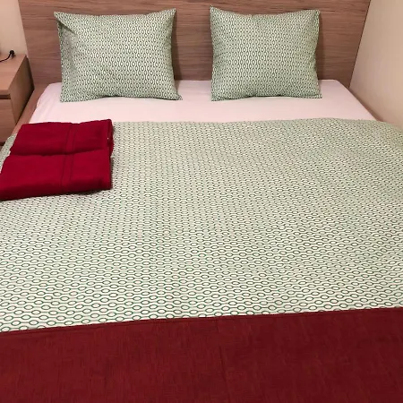 Merry Rooms-2