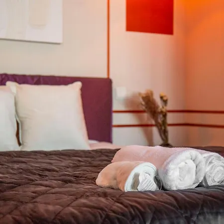 Exclusive & Stylish Central Apartment In The Heart Of Budapest-3