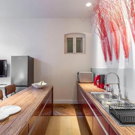 Exclusive & Stylish Central Apartment In The Heart Of Budapest-2