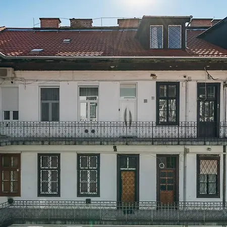 Budapest Design Condo by NW-3