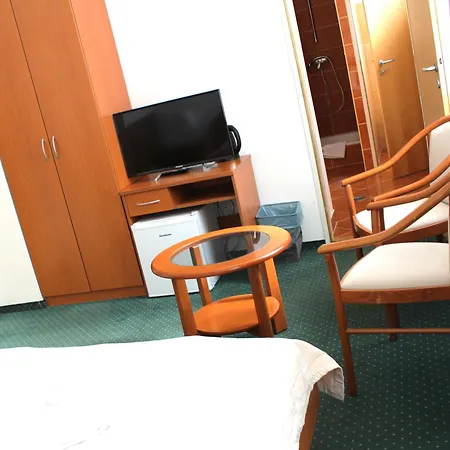Broadway Guesthouse-3