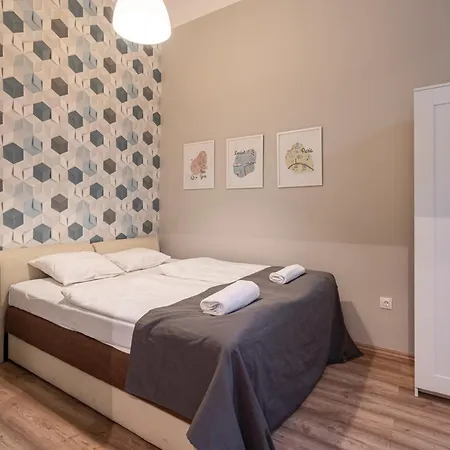 Bpr Castle Hill Apartment With Garden-3
