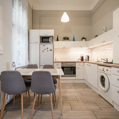 Bpr Castle Hill Apartment With Garden-2