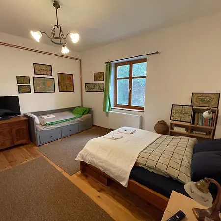 Rustic Cottage & Garden Retreat On Buda Hilltop-2