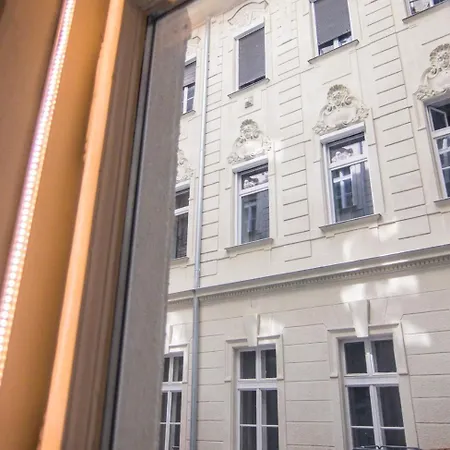 Goldcentral Apartment Akacfa-Next To Mazel Tov-Brilliant Location-2