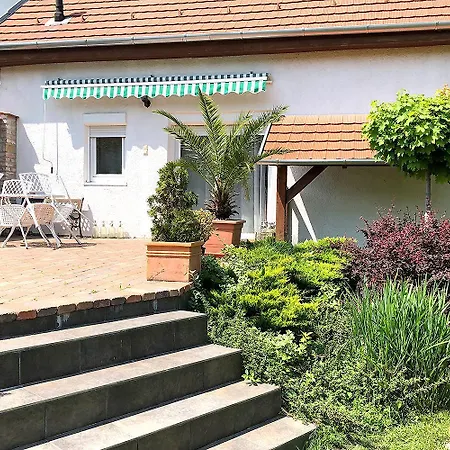 Full 2Bdr Garden House Near To Downtown Metro Free Parking-2