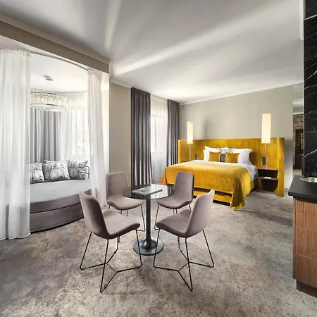 Mamaison Hotel Chain Bridge Budapest-3
