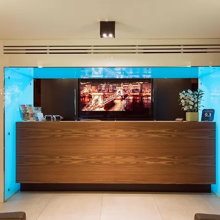 Boutique Hotel Victoria Budapest-3