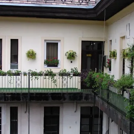 Eitans Guesthouse-2