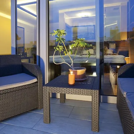 Parliament Penthouse Boutique B&B-2