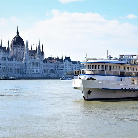 Grand Jules - Boat Hotel-3