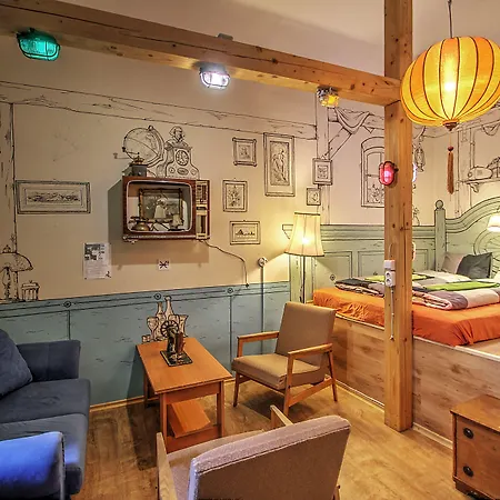 Lavender Circus Hostel, Doubles&Ensuites-3
