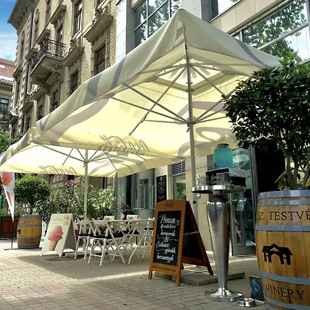 Smart Hotel Budapest-3