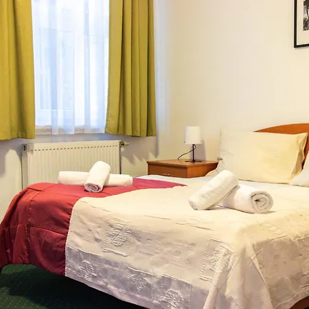 Broadway Guesthouse-2