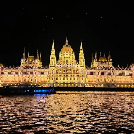 Apartment on Gellért Hill Budapest Downtown with free garage&Castle View-2