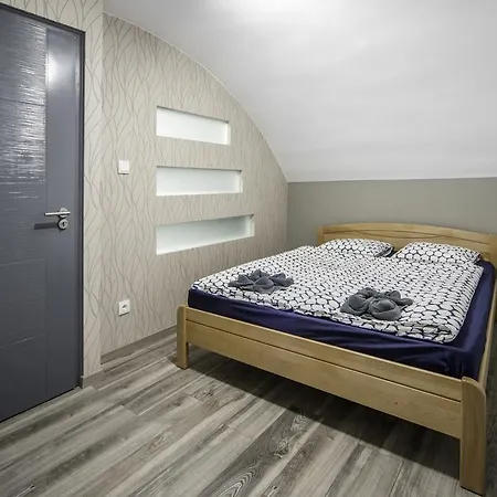 Akacfa 2 Bedroom Center Apartment-2