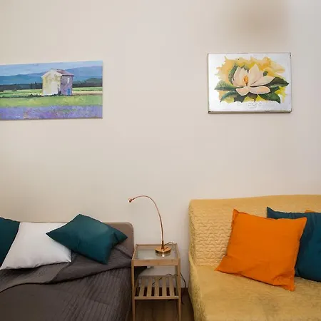 Home Apartment Near Blaha Lujza Square-2